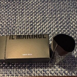 IL MAKIAGE Sleek Black Kabuki Brush